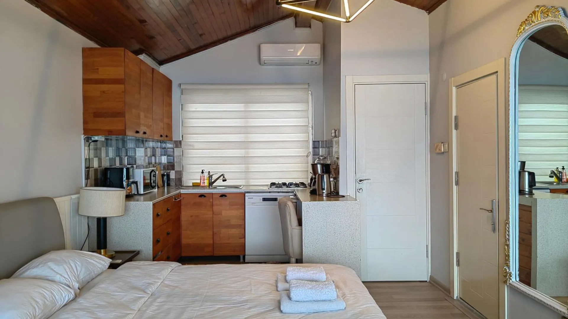 Bosphorus Menekshe Rezidances Apartment Istanbul